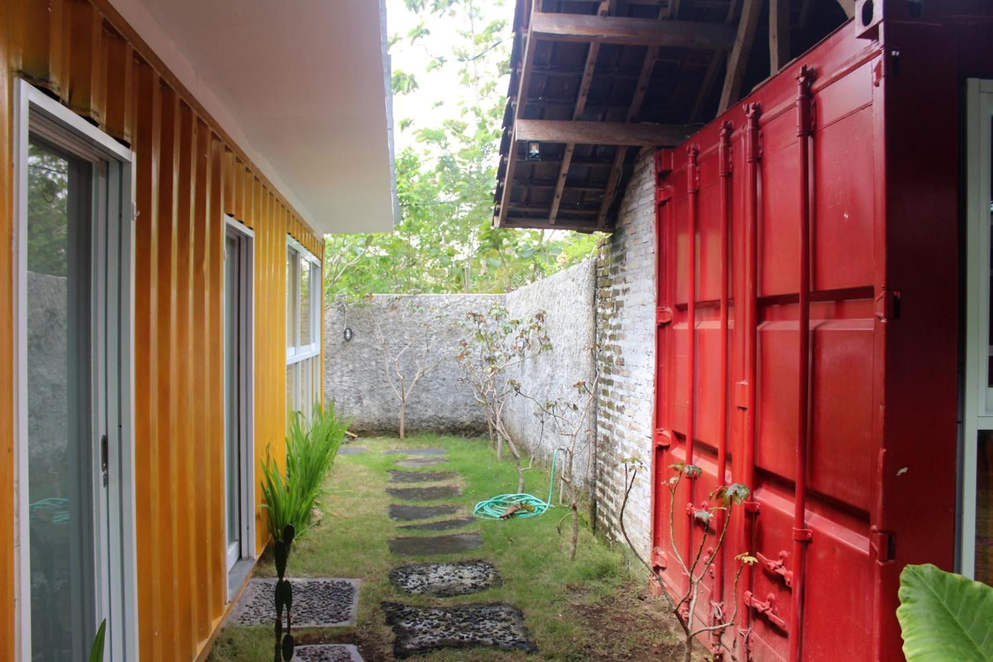 Hotel Kubu Container à Uluwatu Extérieur photo