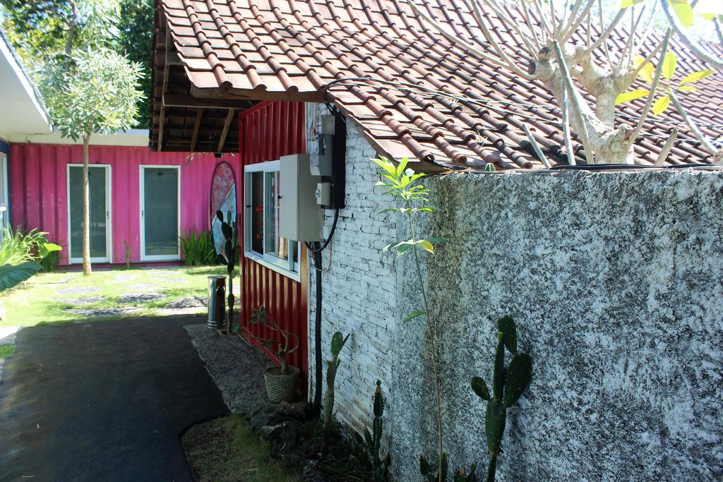Hotel Kubu Container à Uluwatu Extérieur photo