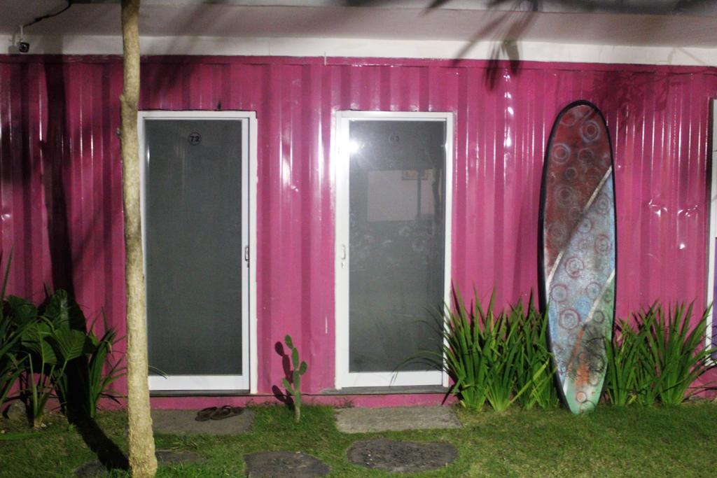 Hotel Kubu Container à Uluwatu Extérieur photo