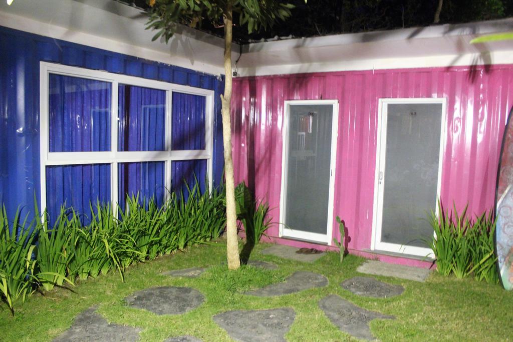 Hotel Kubu Container à Uluwatu Extérieur photo
