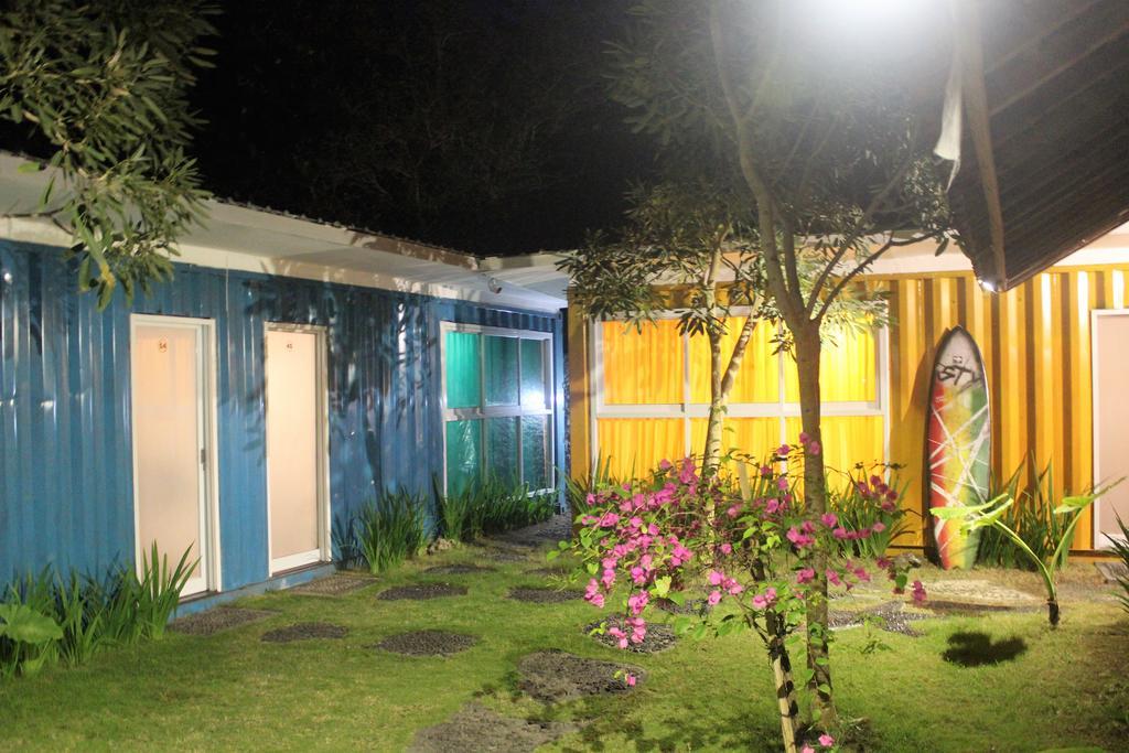 Hotel Kubu Container à Uluwatu Extérieur photo