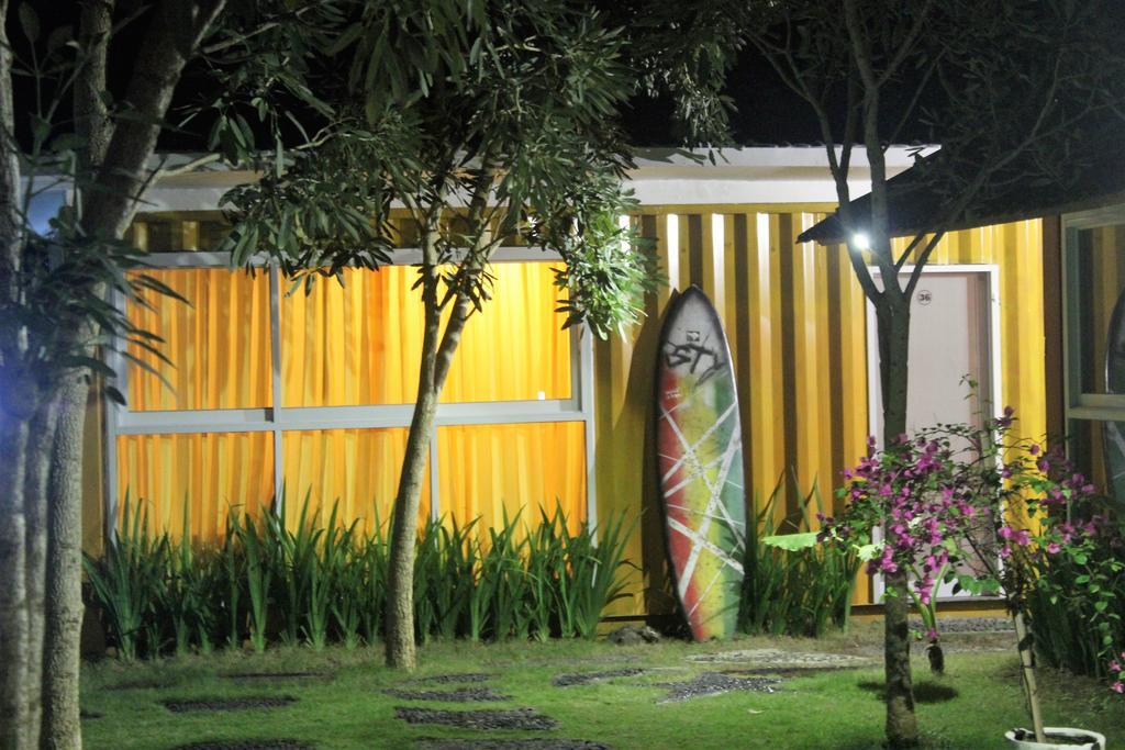 Hotel Kubu Container à Uluwatu Extérieur photo